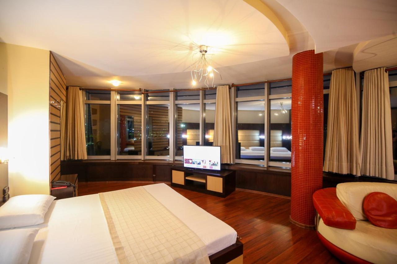 Hotel Vlora International Екстериор снимка